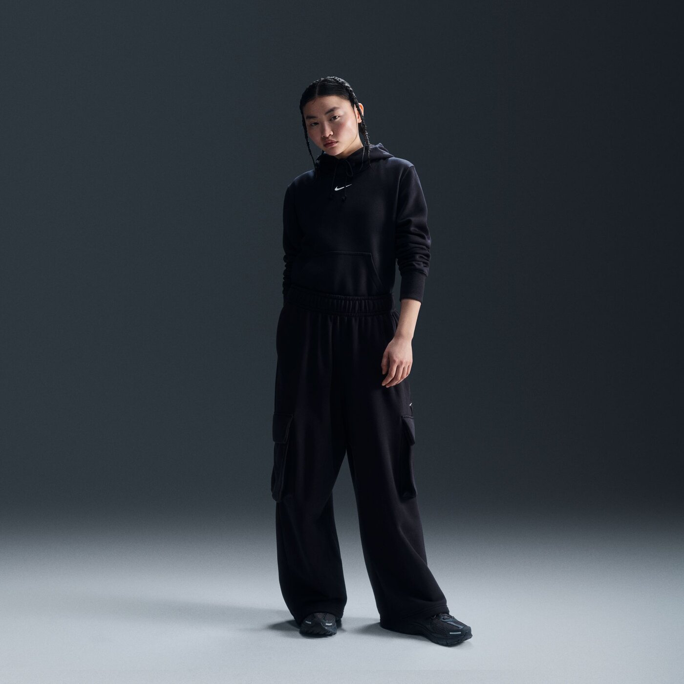 NIKE - W NSW PHNX FLC STD PO HOODIE BLACK/SAIL – Bild 2