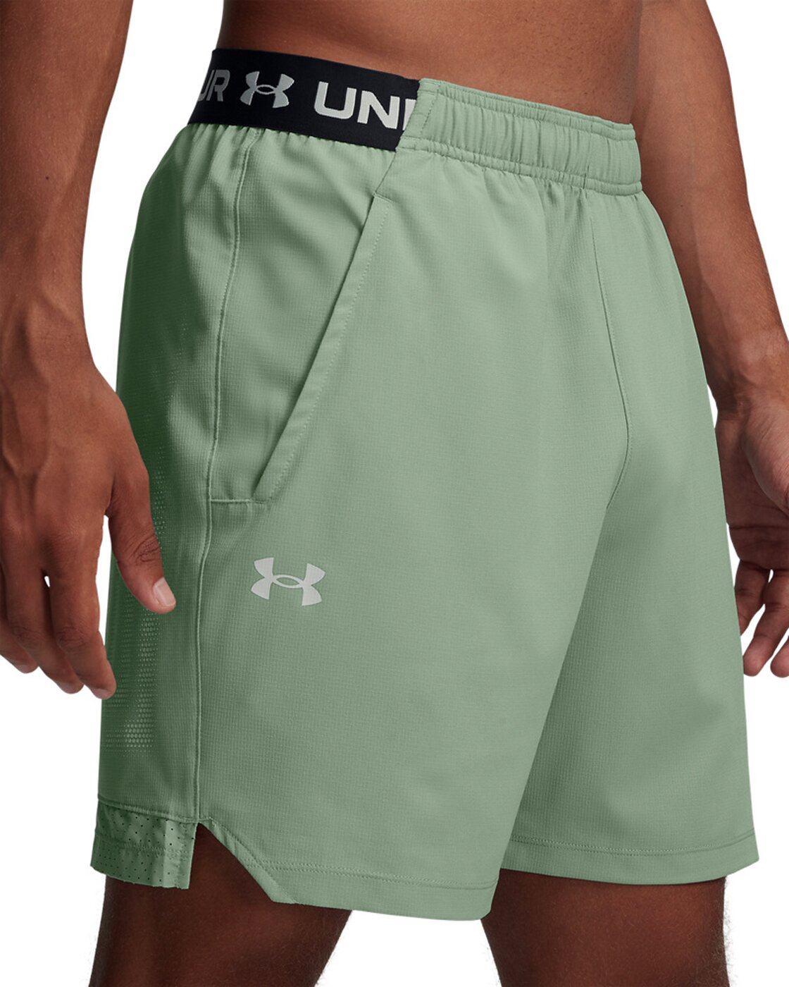 UNDER ARMOUR - VANISH WOVEN 6IN GRAPHIC STS SILICA GREEN – Bild 3