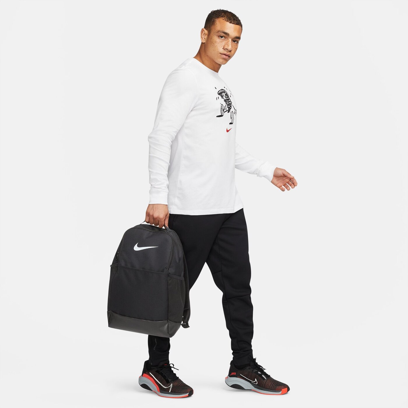 NIKE - NK BRSLA M BKPK - 9.5 (24L) BLACK/BLACK/WHITE – Bild 4